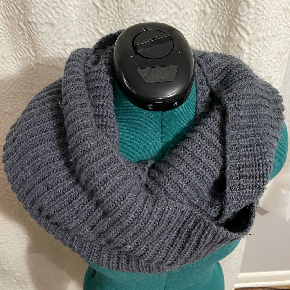 Gray Infinity Scarf - Picture 7 of 8